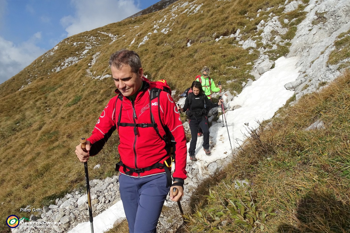 29 Pestiamo la prima neve d'ottobre.JPG